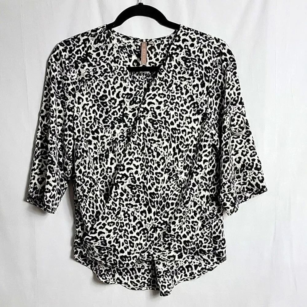 🖤 5/$20 🖤 BRINA & EM.. animal print top..
